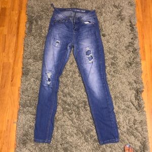 light wash skinny jeans.